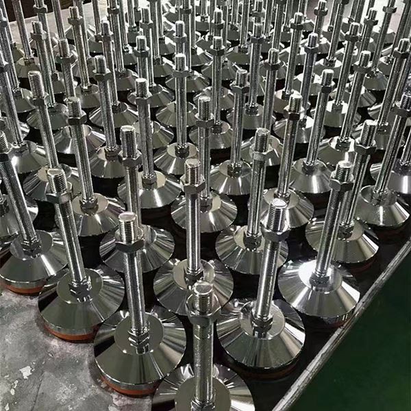 Adjustable anti vibration steel leveler